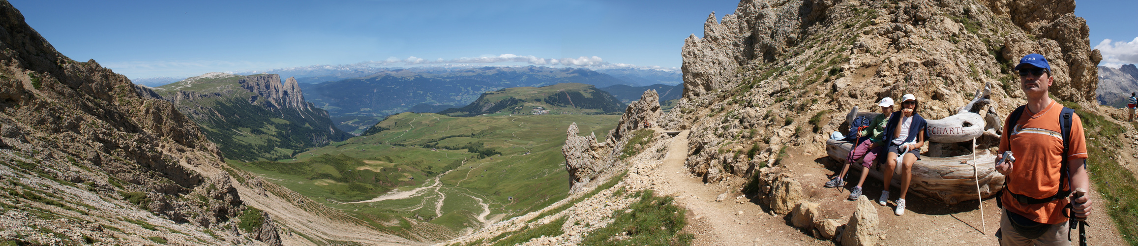 Südtirol: Blick durch die Rosszähnscharte …