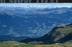 Südtirol: Blick von Schlernhochfläche auf die Stubaier Alpen