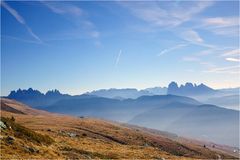 Südtiroler Gipfelpano in herbstlichem Gegenlicht