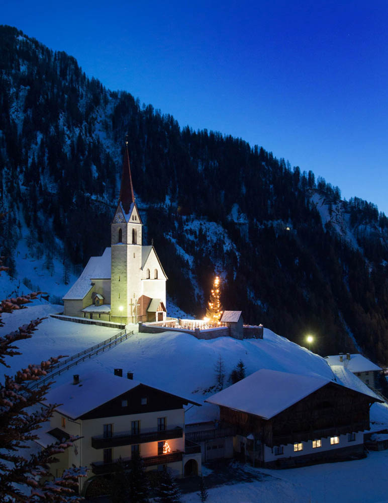 Südtiroler Kapelle im Parseiertal im Winter