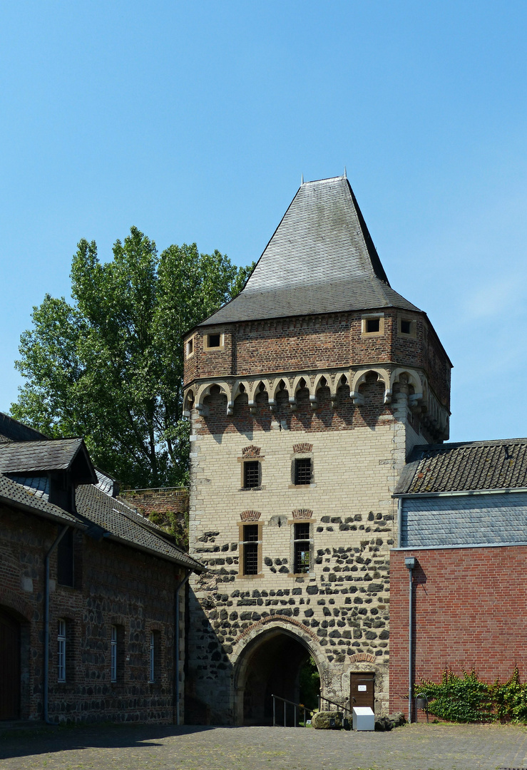 Südtor und Torturm ...