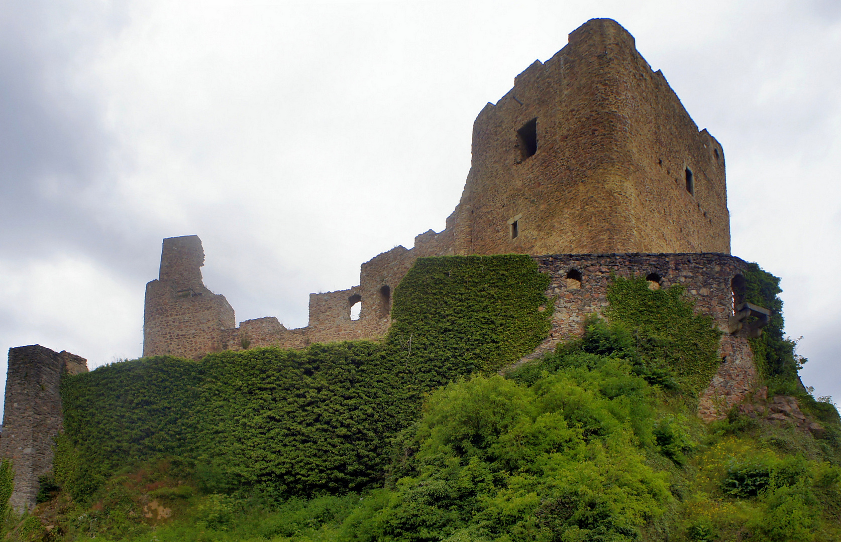 südwestliche Zwingermauer