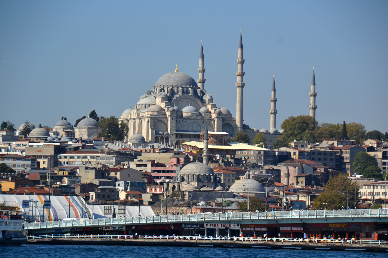 Süleymaniye Moschee und Galata-Brücke