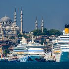 Süleymaniye-Moschee und Kreuzfahrtschiffe