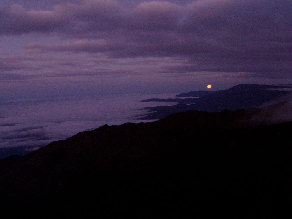 sueño lunar sobre el mar de nubes