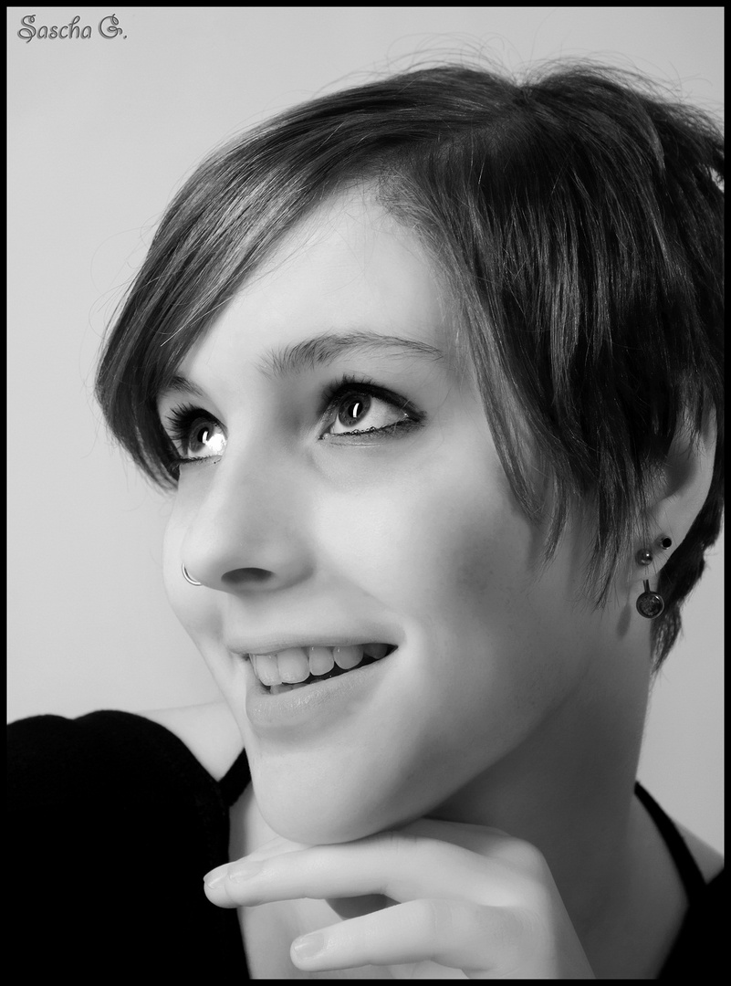 Süßes Lächeln Foto & Bild | portrait, portrait frauen, indoor Bilder ...