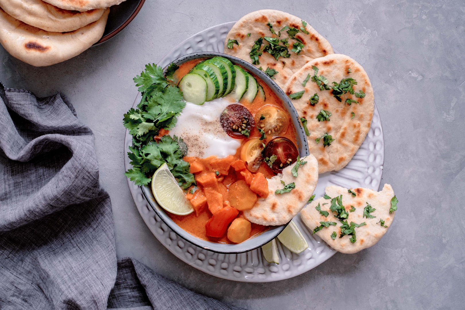 Süßkartoffelcurry mit Naan Brot