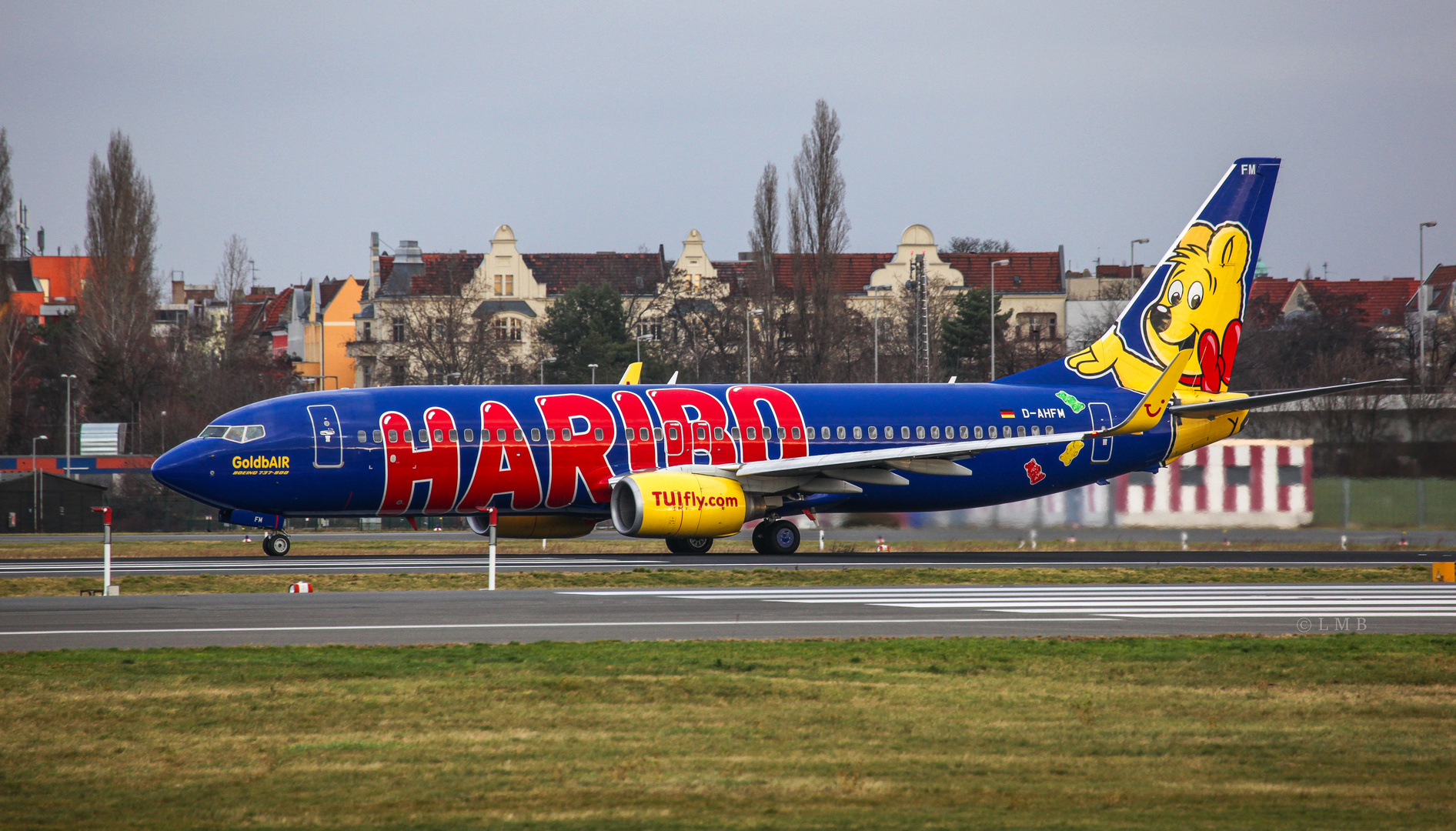 Süßwarenkonzern-Werbeflieger