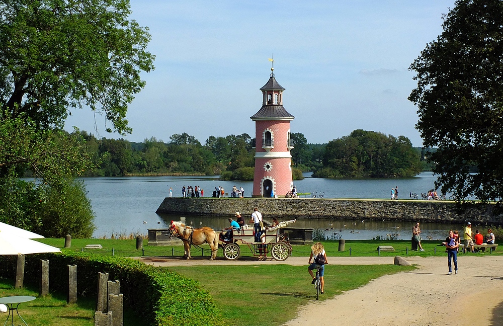 "Süsswasser"Leuchtturm ... .. ... am Fasanenschlösschen Moritzburg.