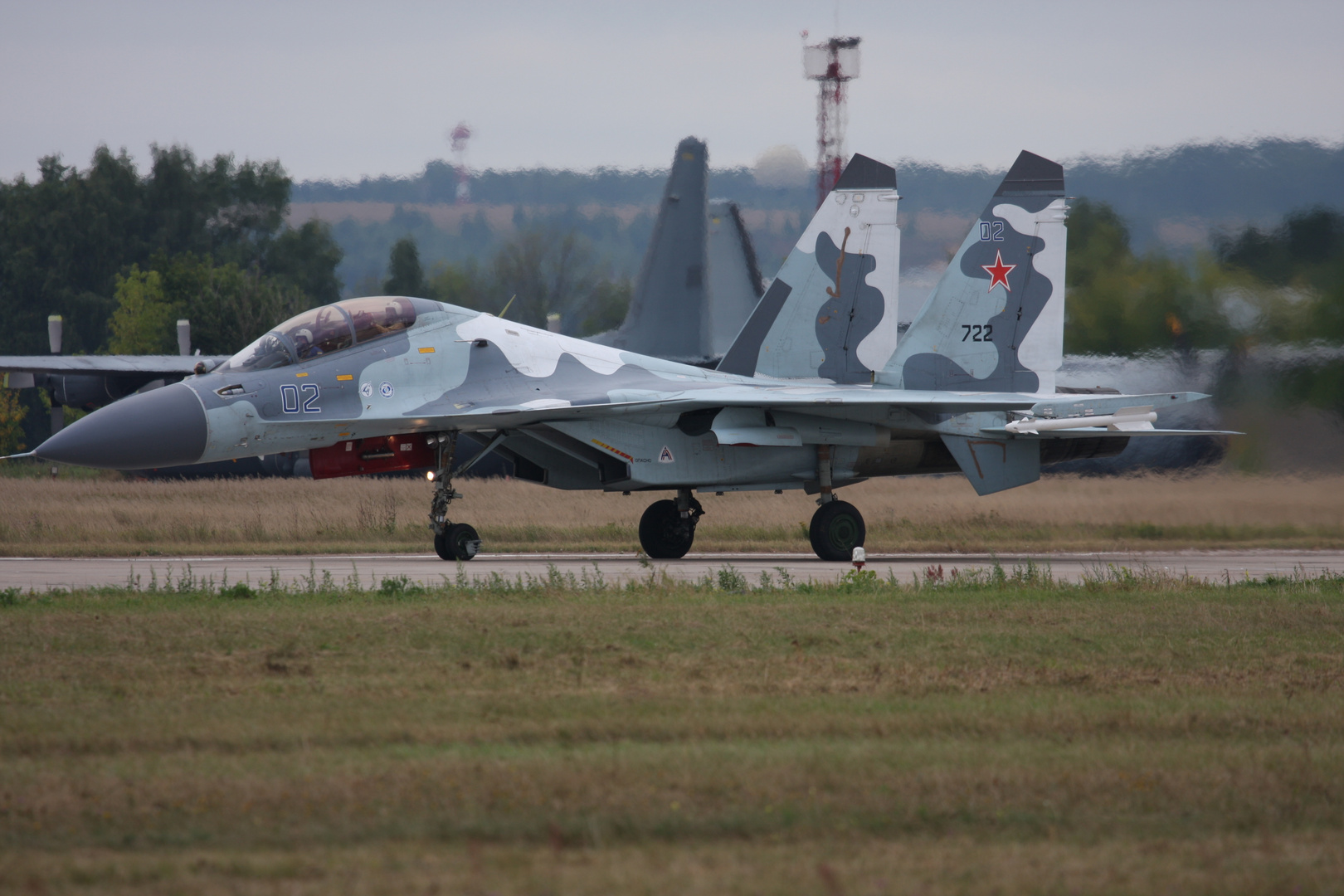 Sukhoi SU 35 Fighter mit Schubvector Triebwerken