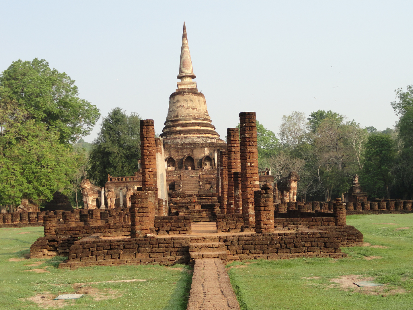 Sukhothai Wat Chang Lom