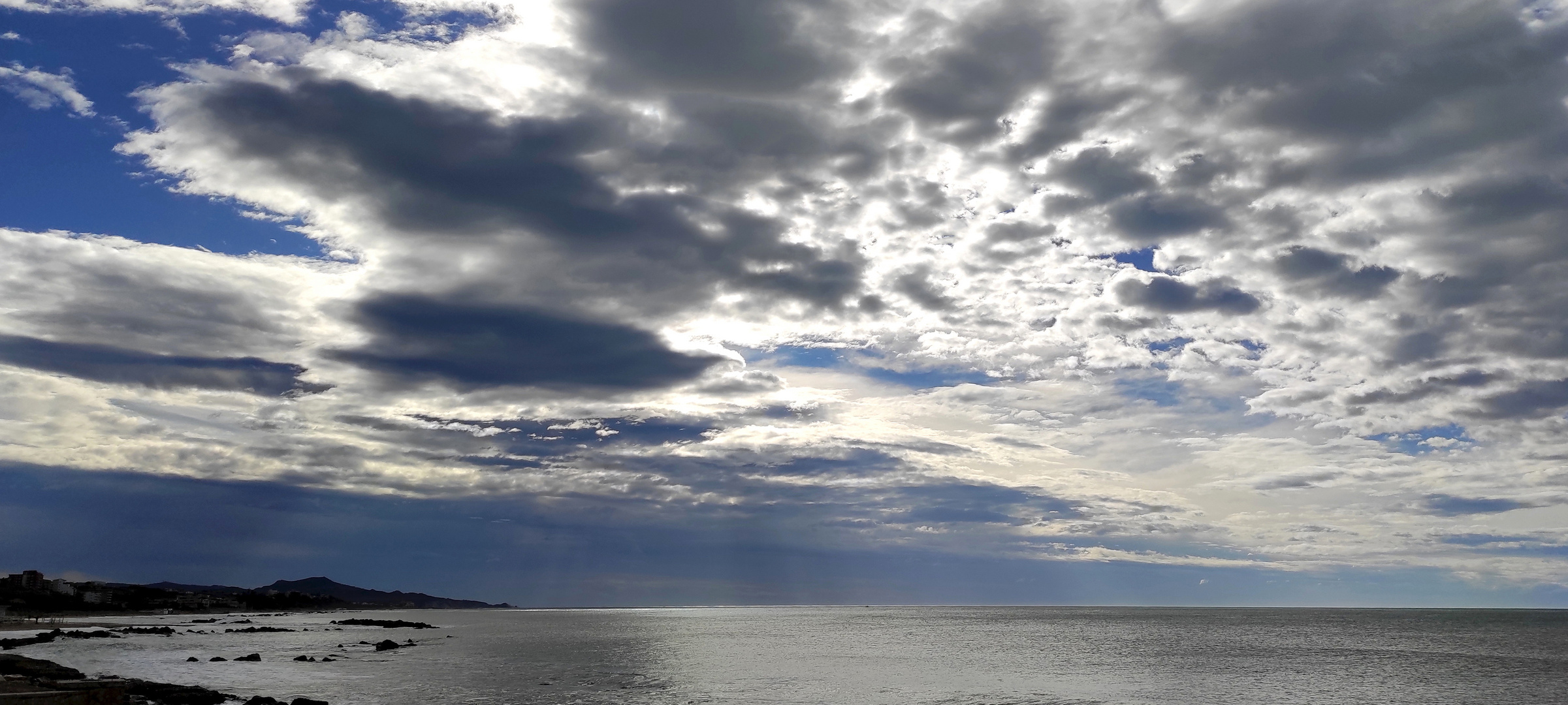 Sul mare al mattino d'inverno