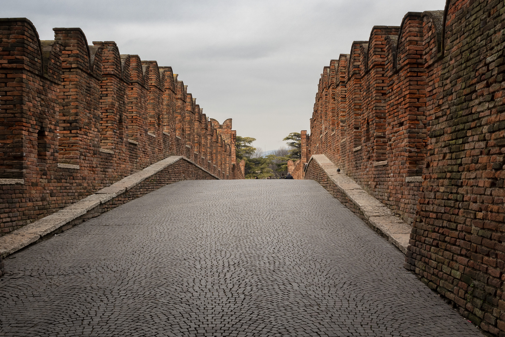 Sul ponte del Castelvecchio, Verona