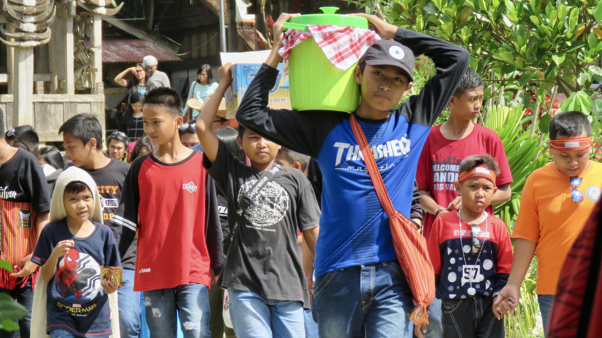 Sulawesi (2019), Toraja - Cool Boys