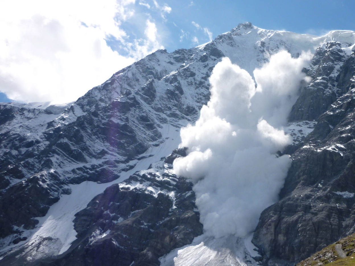 Sulden,Lawine an der Ortler Nordwand im  September.