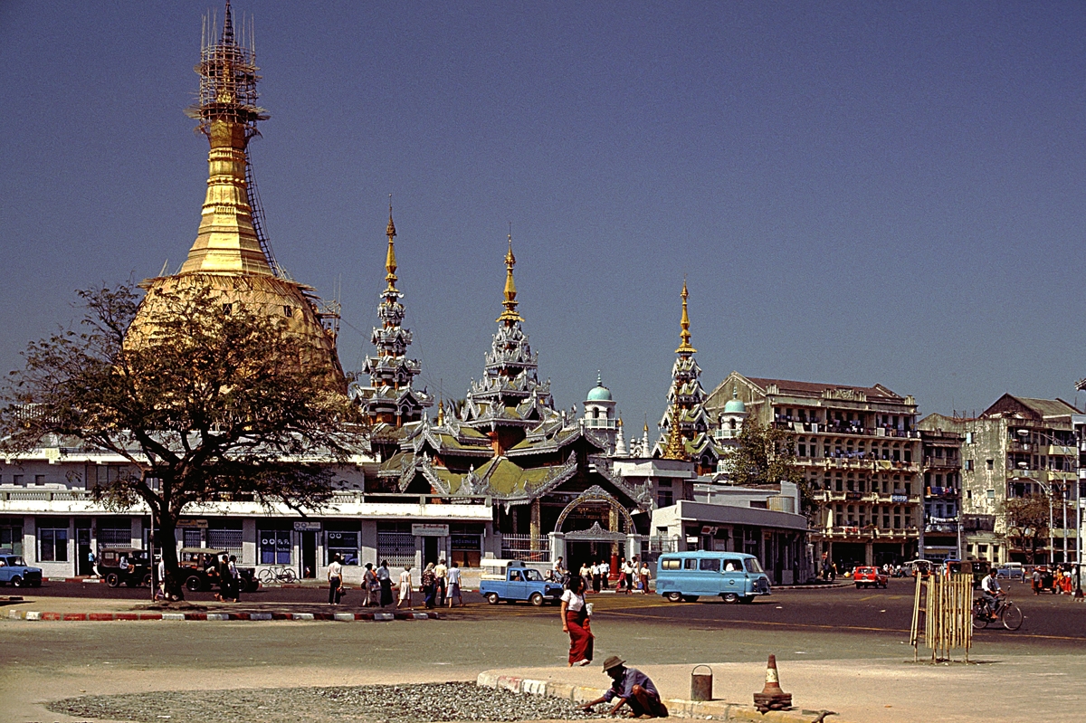 Sule Pagoda captured in 1981