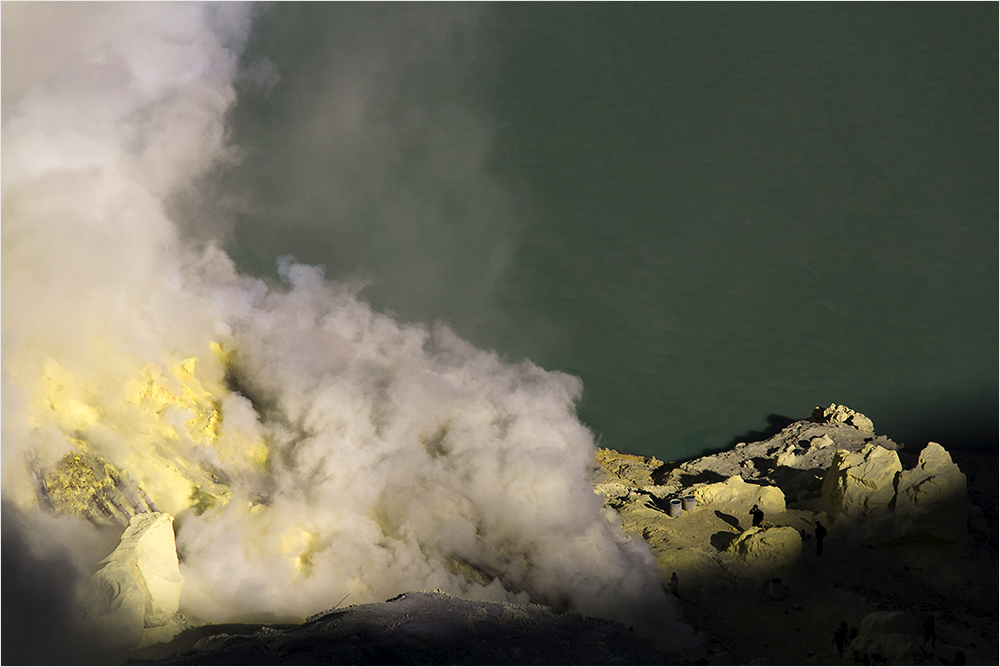 Sulfur crater