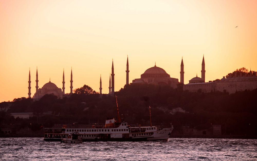Sultan Ahmed Moschee und Hagia Sophia im Sonnenuntergang