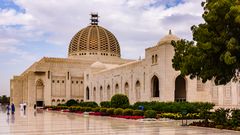 Sultan Qaboos Grand Mosque in Muscat - Oman 1