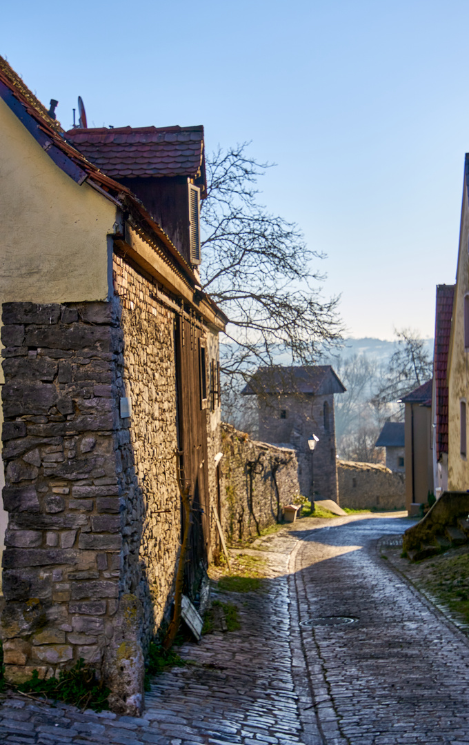 Sulzfeld am Main entlang der Dorfmauer 