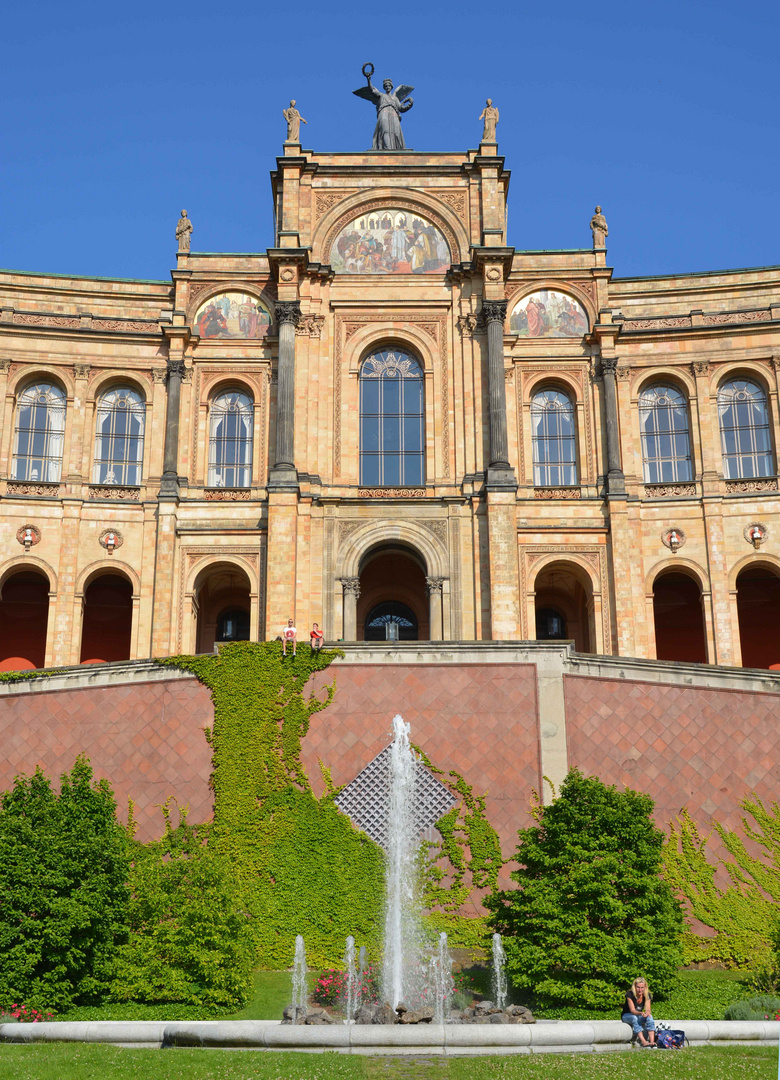 summer in the city - Der Bayerische Landtag - Maximilianeum