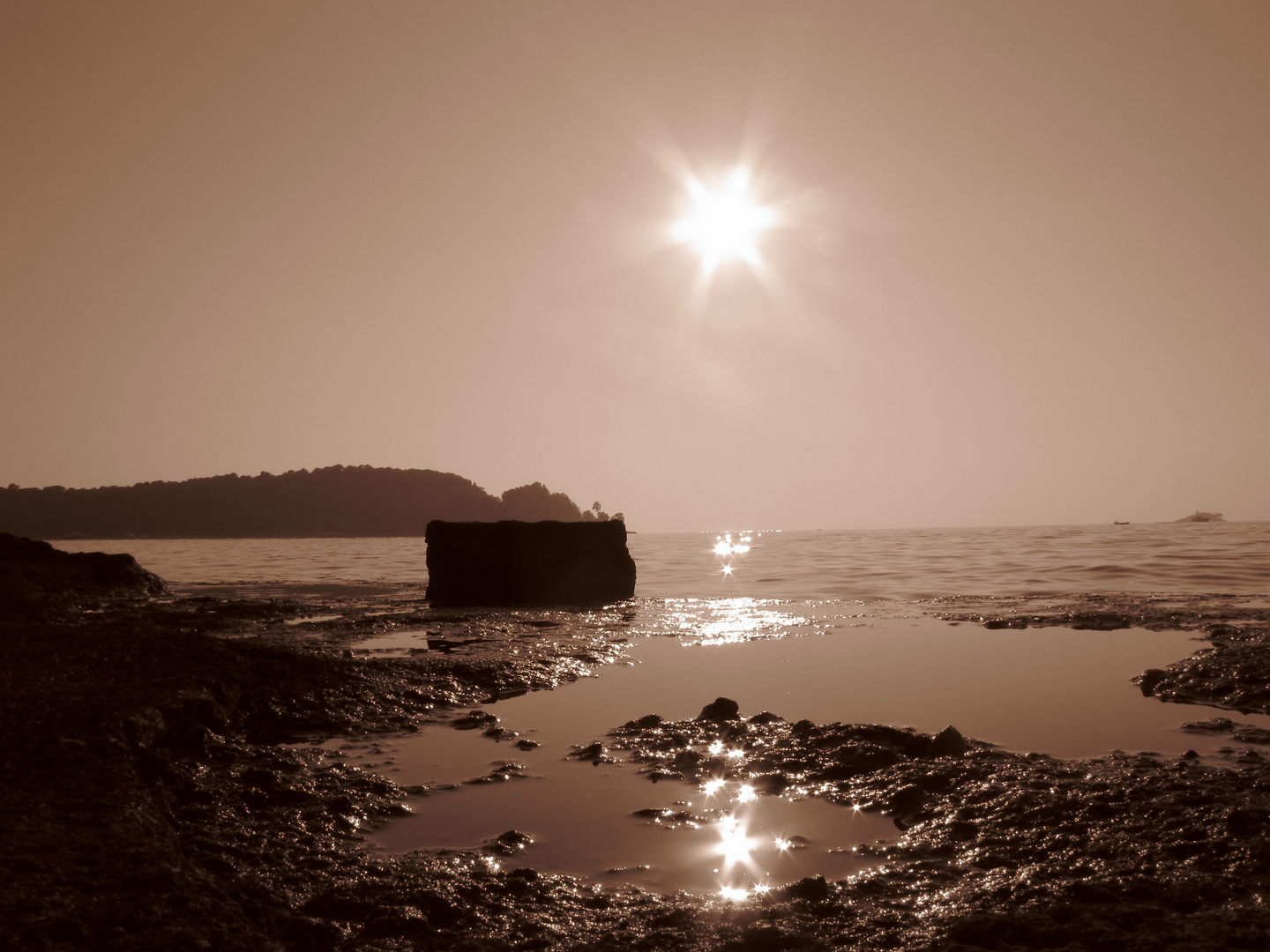 Sun and rock-clifves