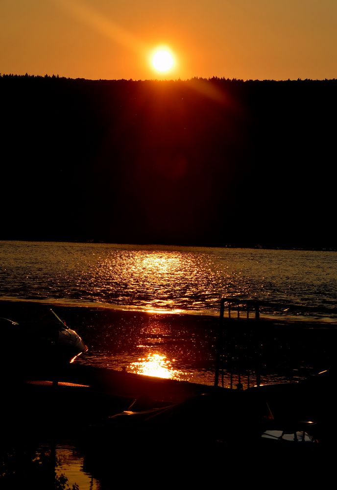 sun goes down in bingen am Rhein