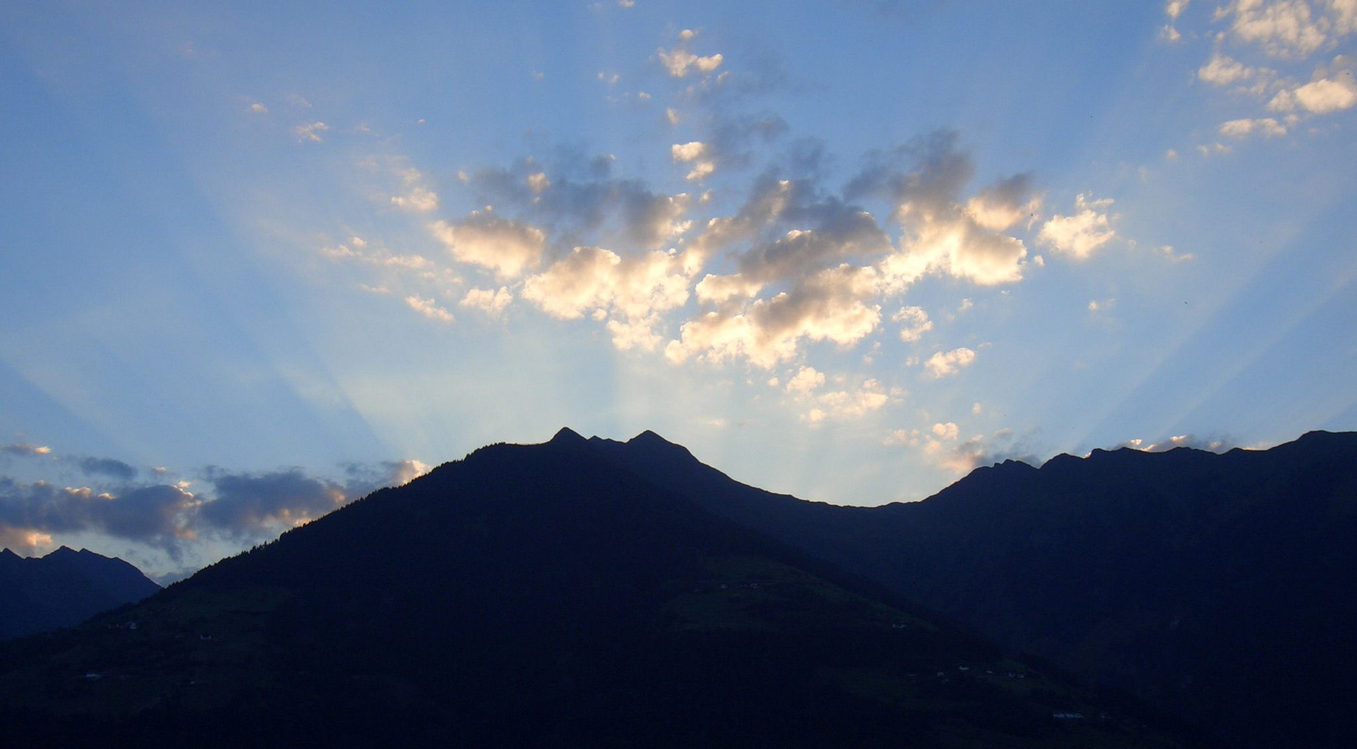 Sun goes down over Vinschgau