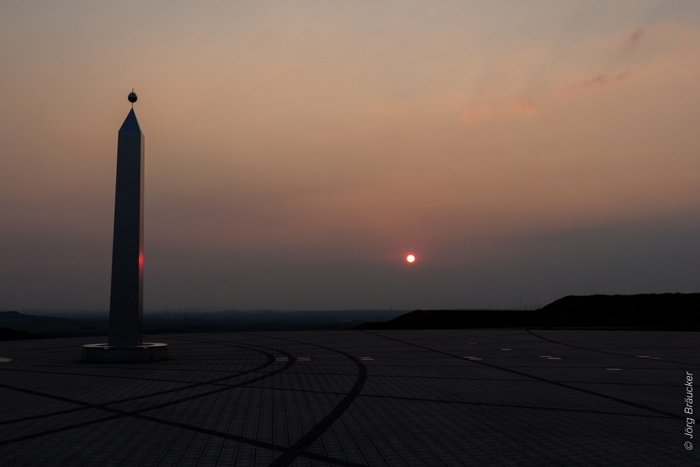 Sun & Obelisk