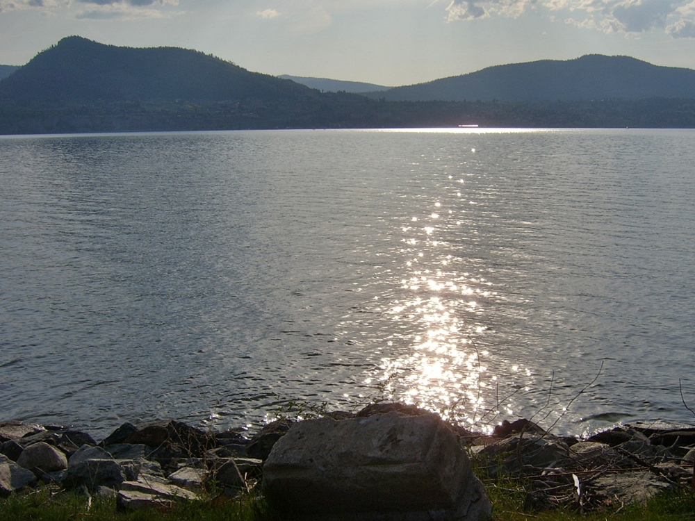 Sun reflection on the lake