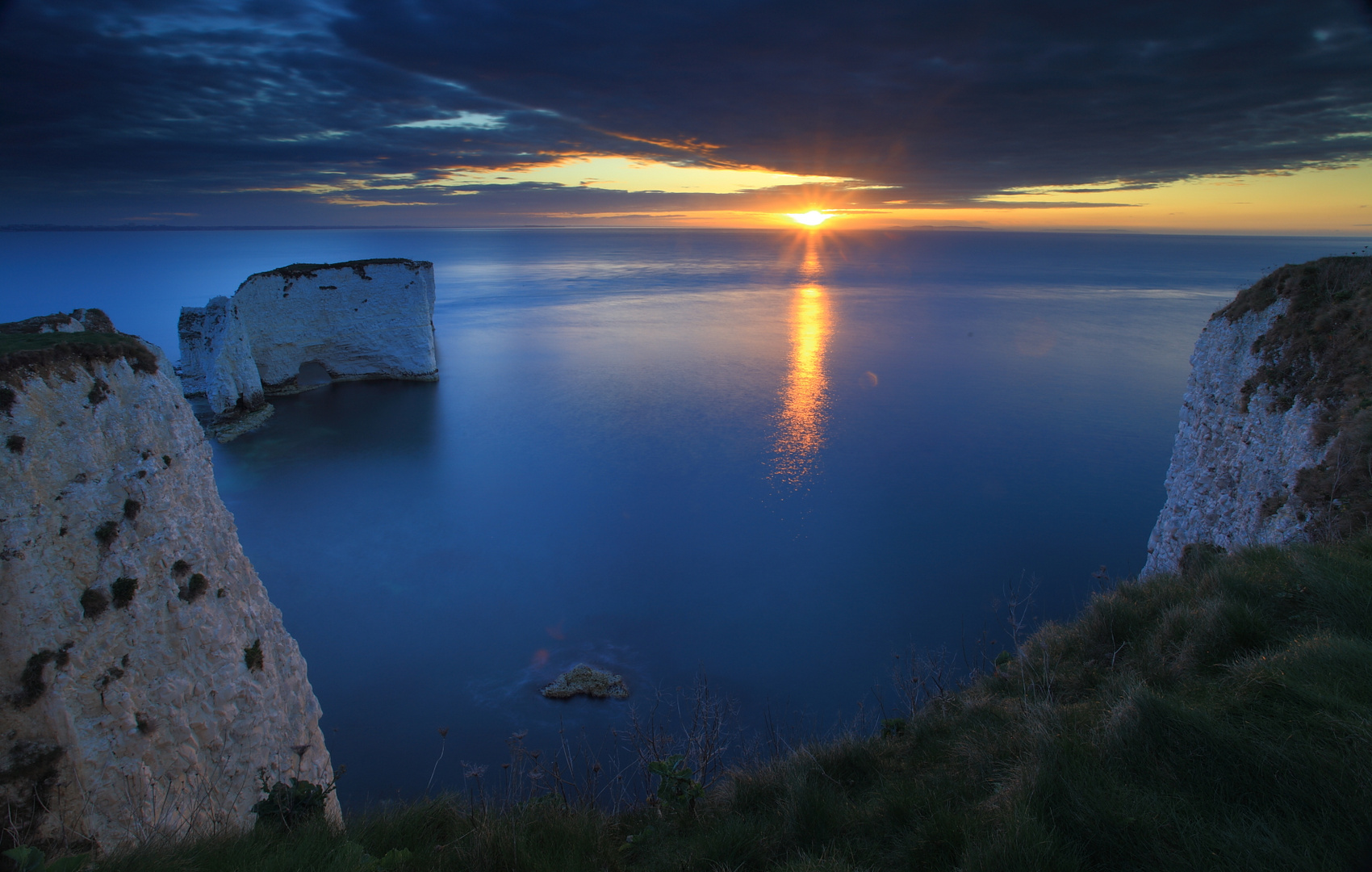 Sun rise at Old Harrys Rock