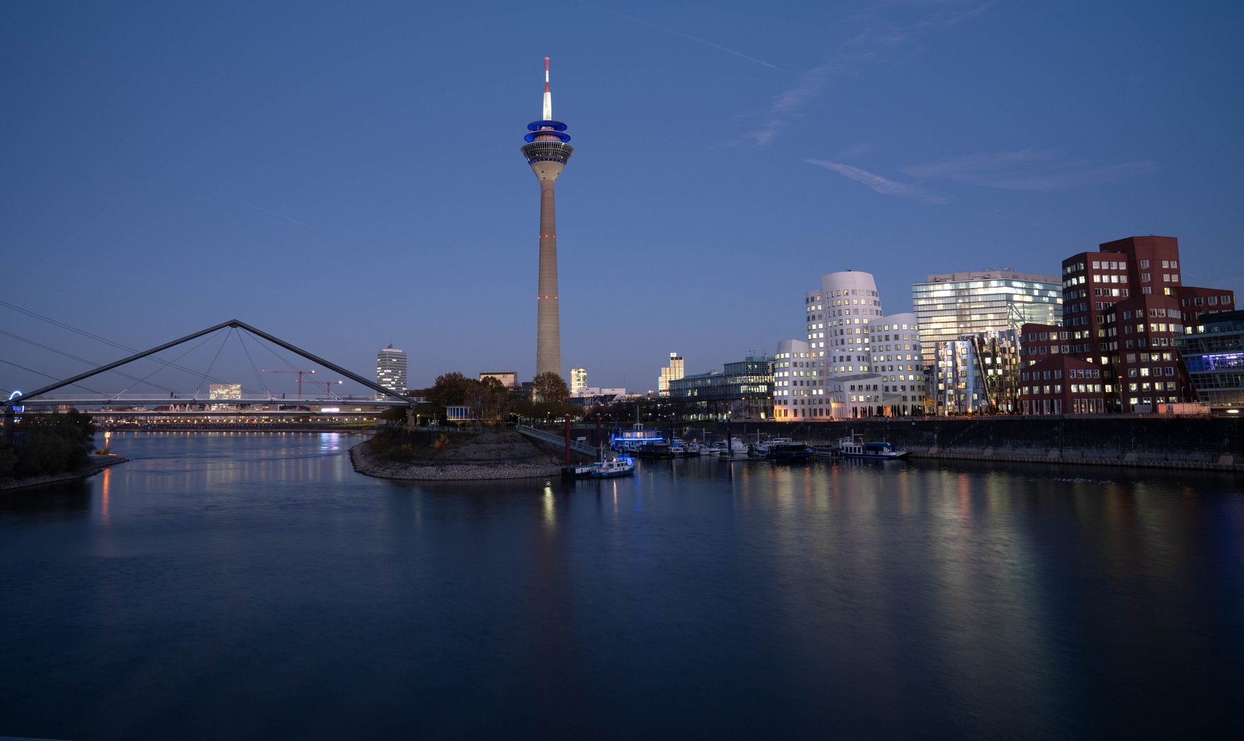 Sun sets over Düsseldorf