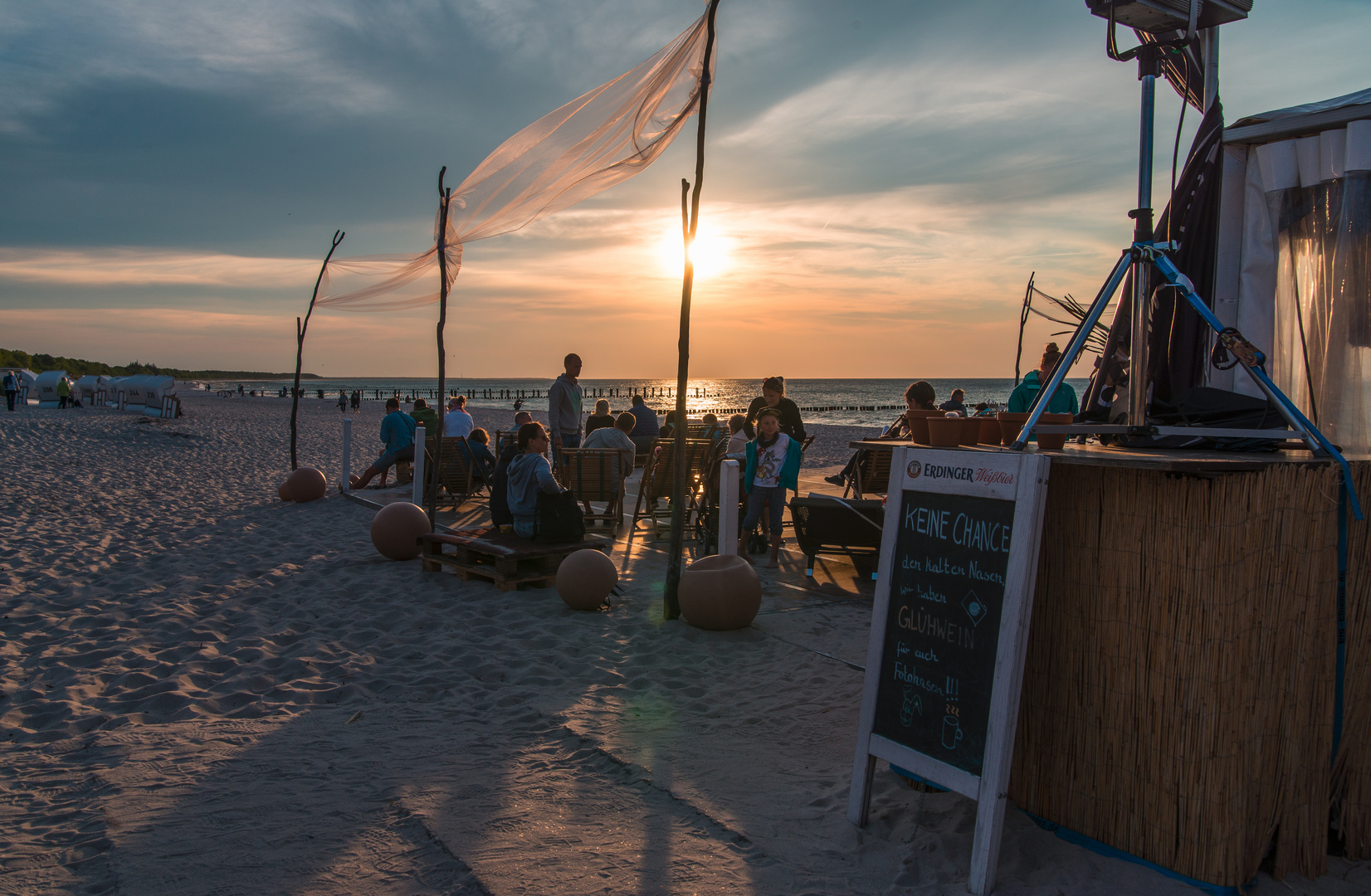 [ Sunbounce Beach Lounge, Zingst ]