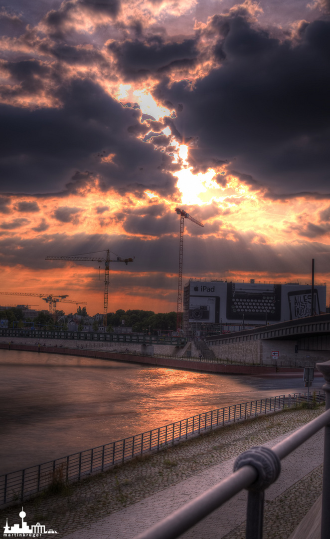 Sundown at Hauptbahnhof