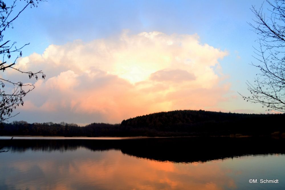 Sundown at the lake