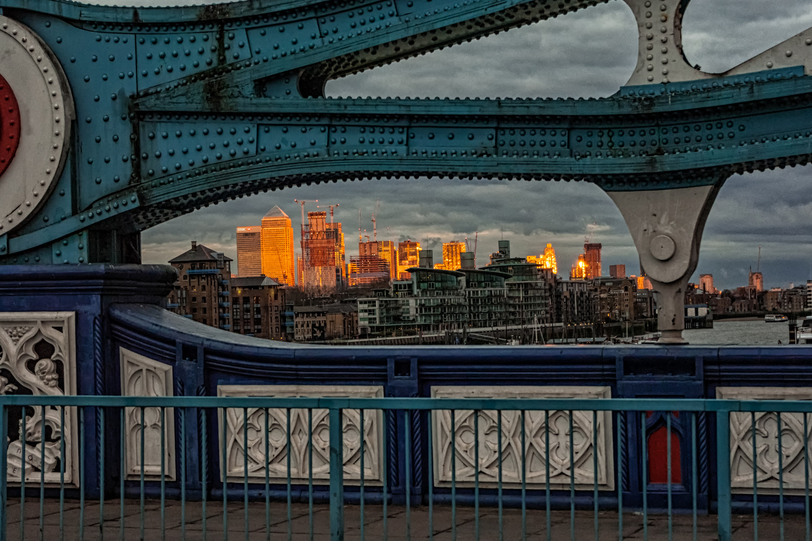 Sundown behind Tower Bridge