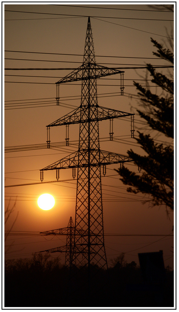 Sundown between High Voltage ...