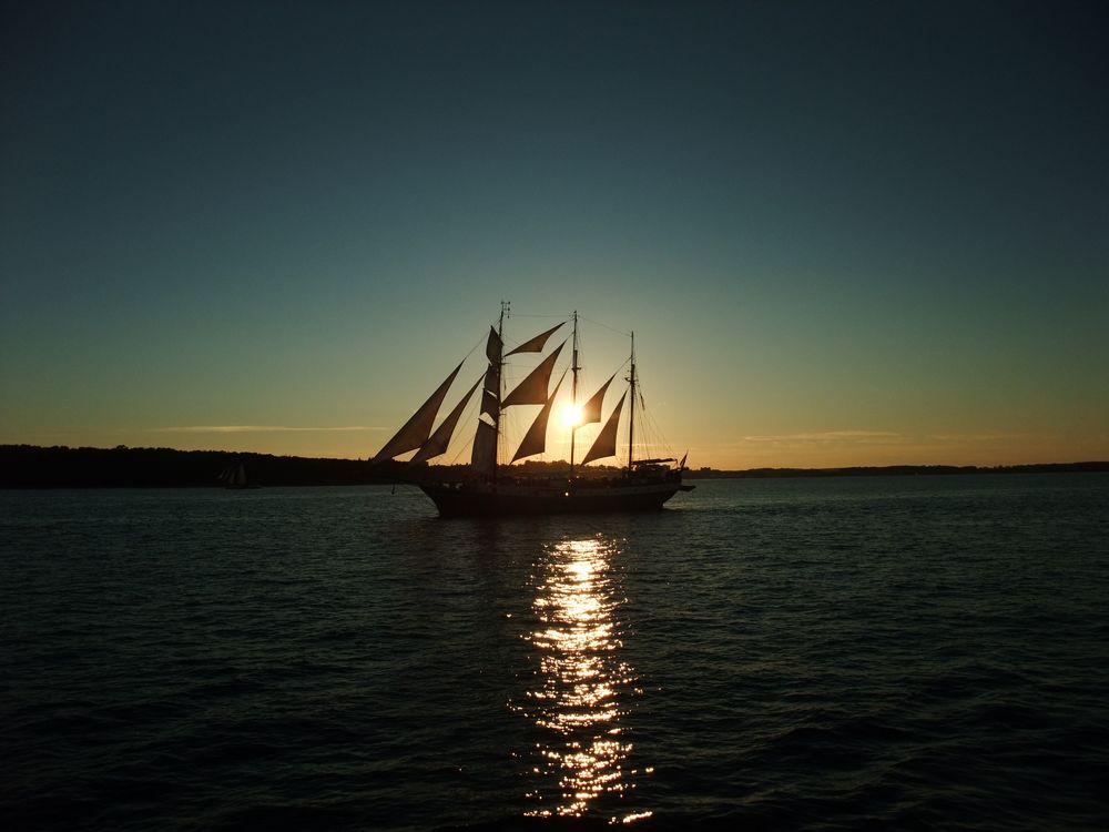 sundown - in der Kieler Förde von Elken Schlüfter 