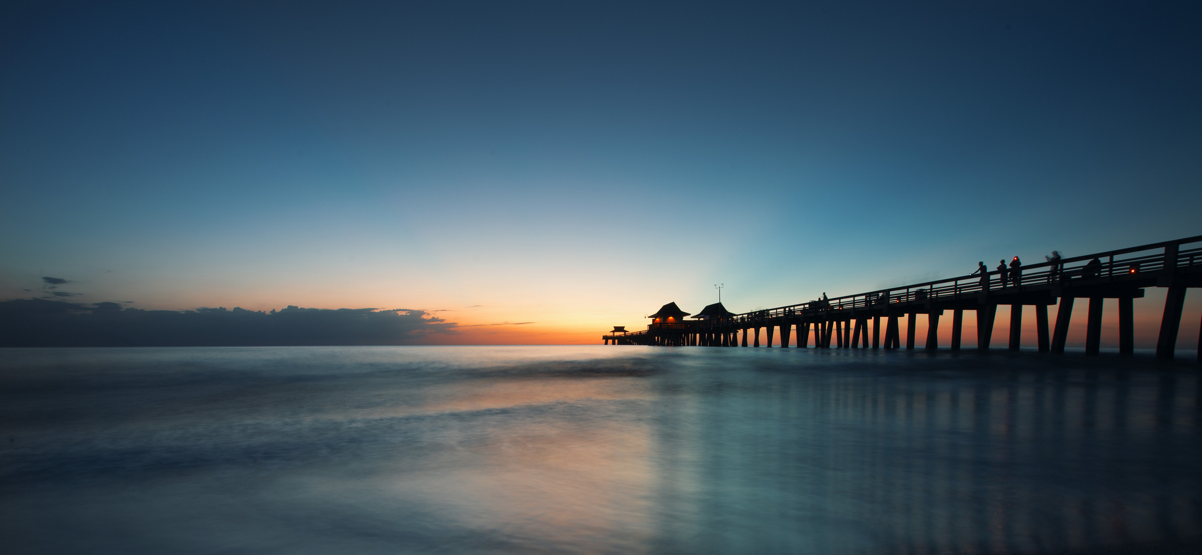 ...sundown Naples Pier / Florida...