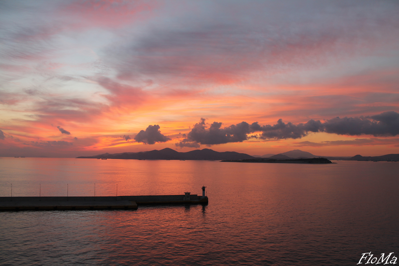 SunDown (Piraeus)