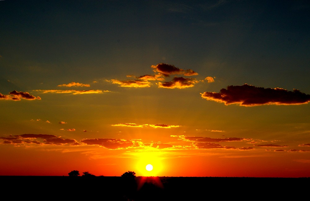Sundown - Sonnenuntergang in der Kalahari Wüste