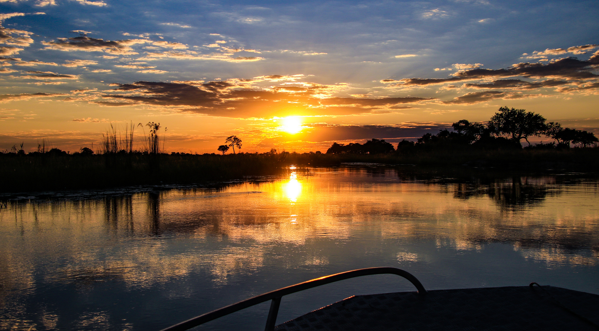 Sundowner auf dem Okavango