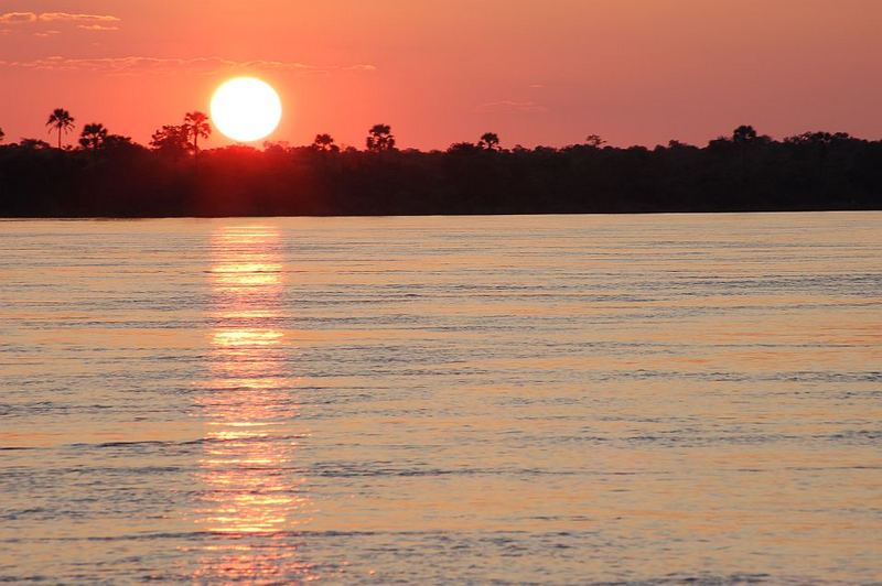 Sundowner auf dem Zambezi River (Simbabwe)