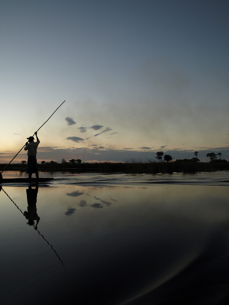 Sundowner im Okavango Delta