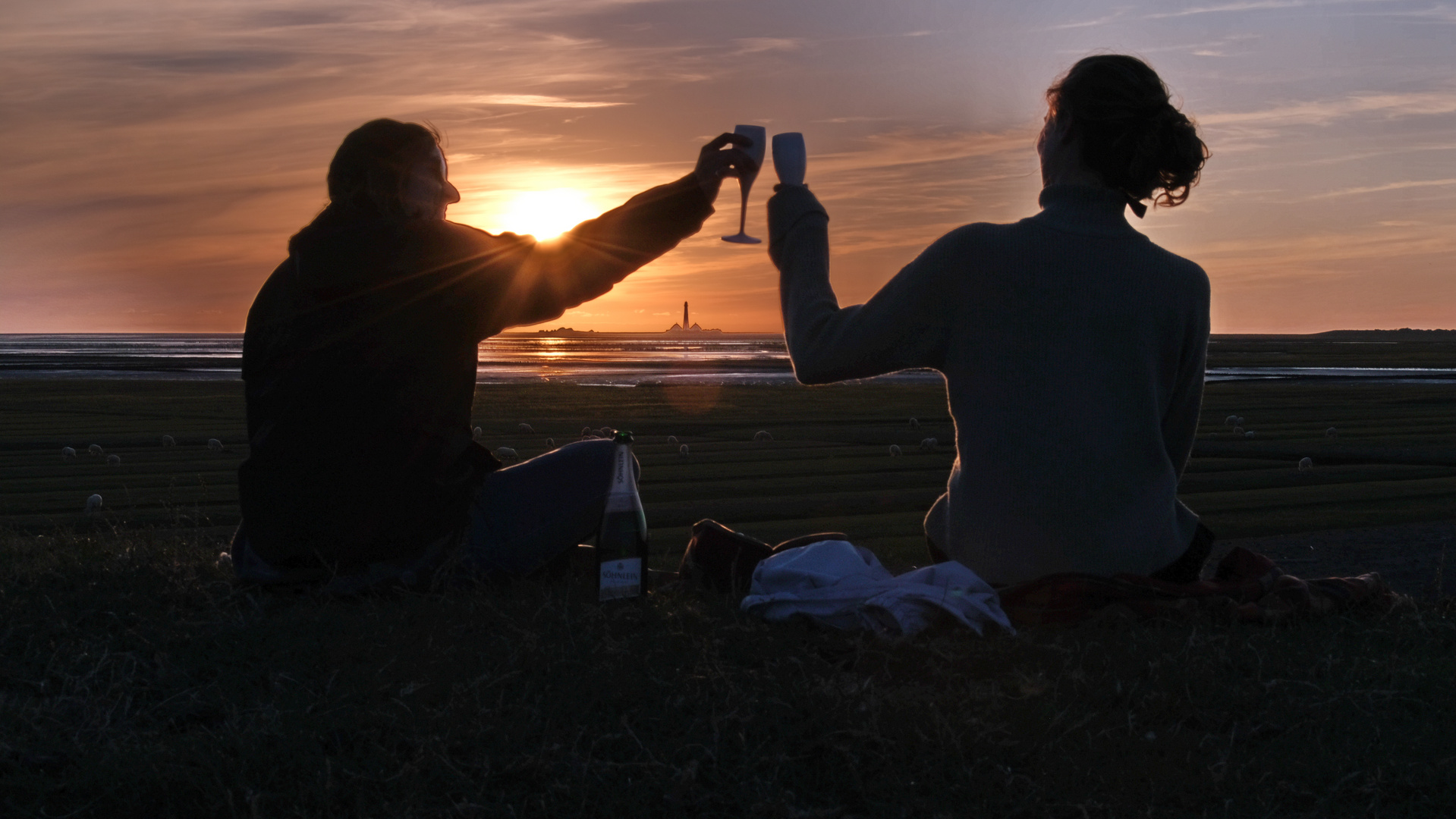 Sundowner mit Blick auf den Westerhever Leuchtturm 