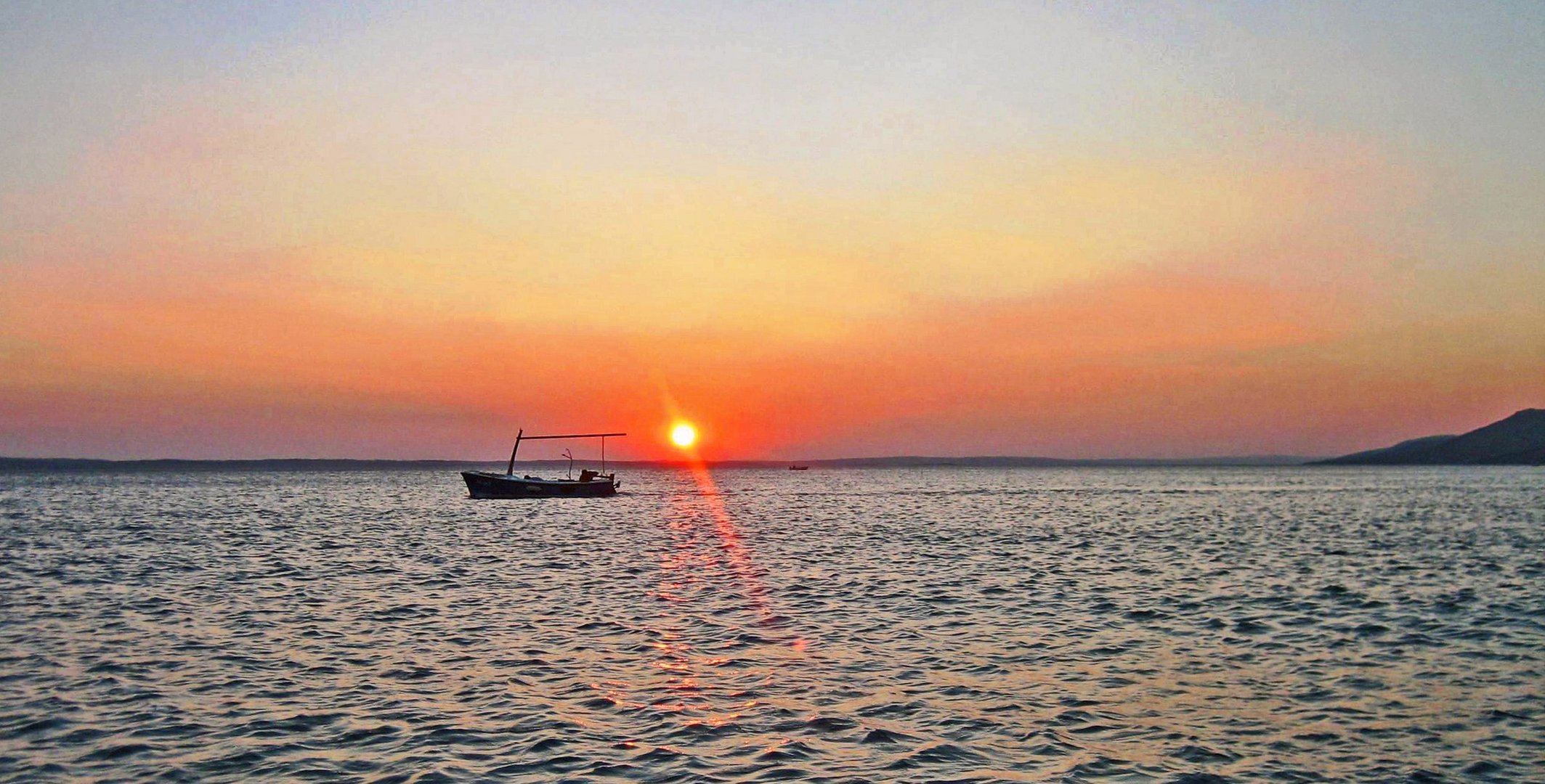 Sundowner mit Fischerboot