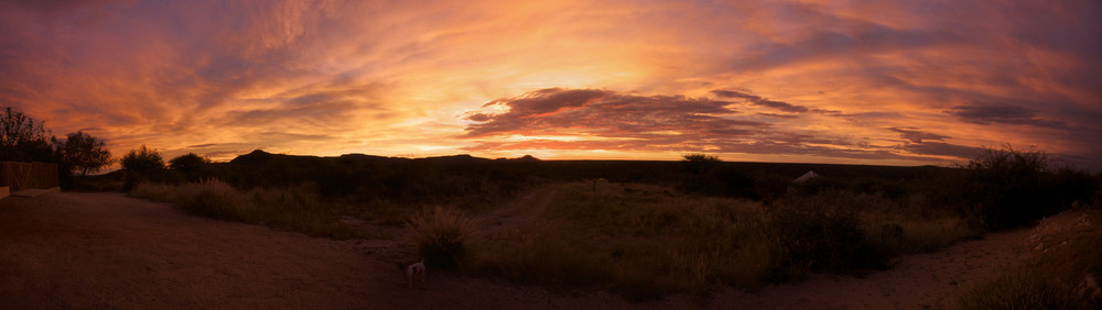 sundowner-panorama aus namibien