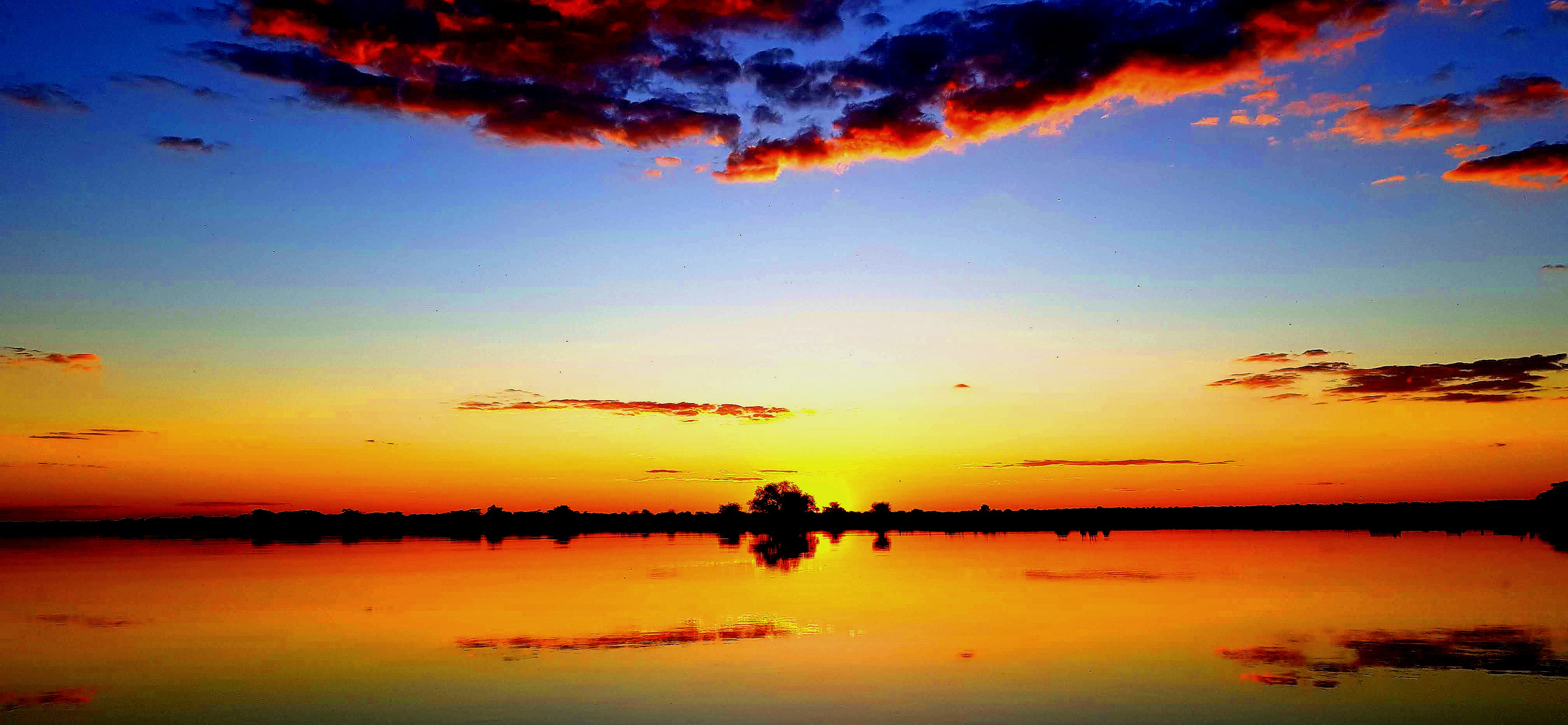 Sundownwer auf dem Okavango