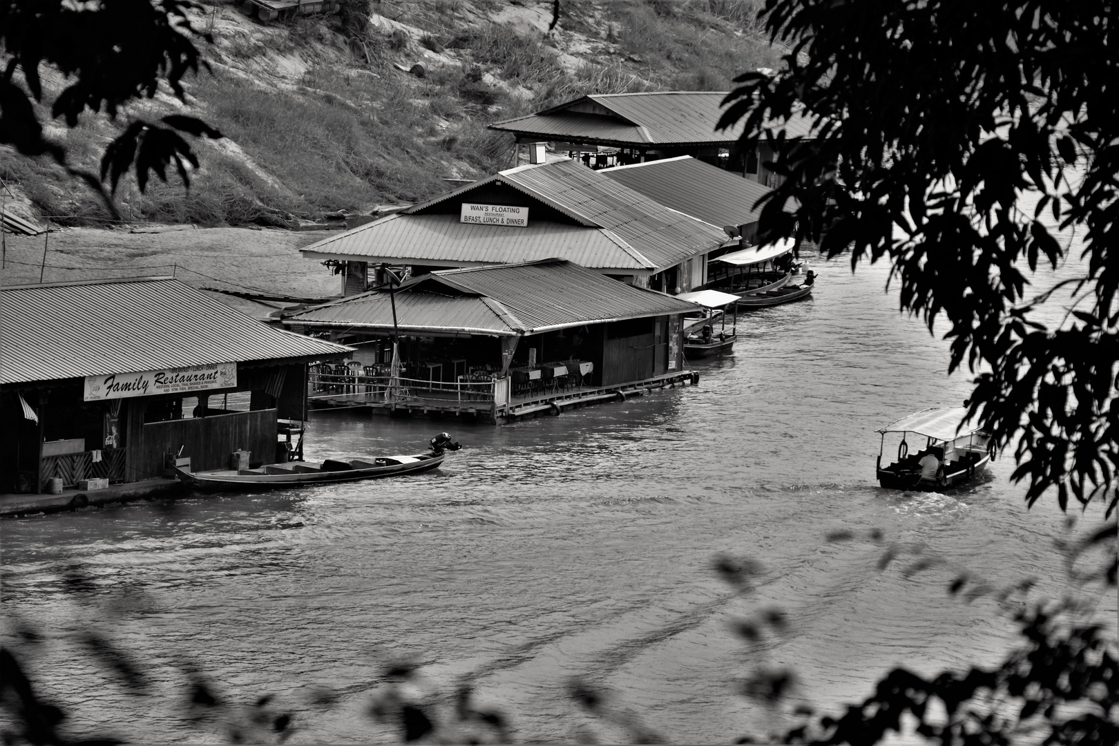 Sungai Tembeling river