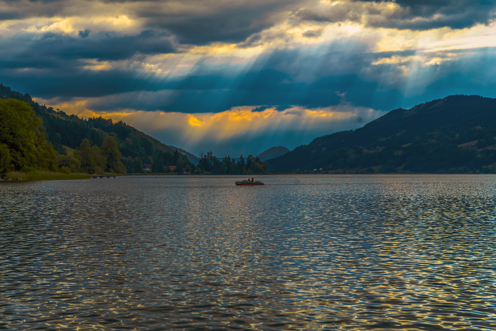 Sunlight over the mountains - Alpsee